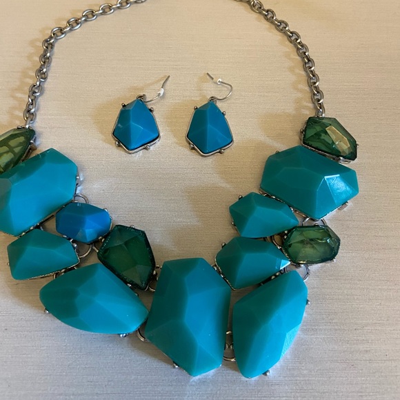 Statement necklace and earrings - Picture 3 of 3